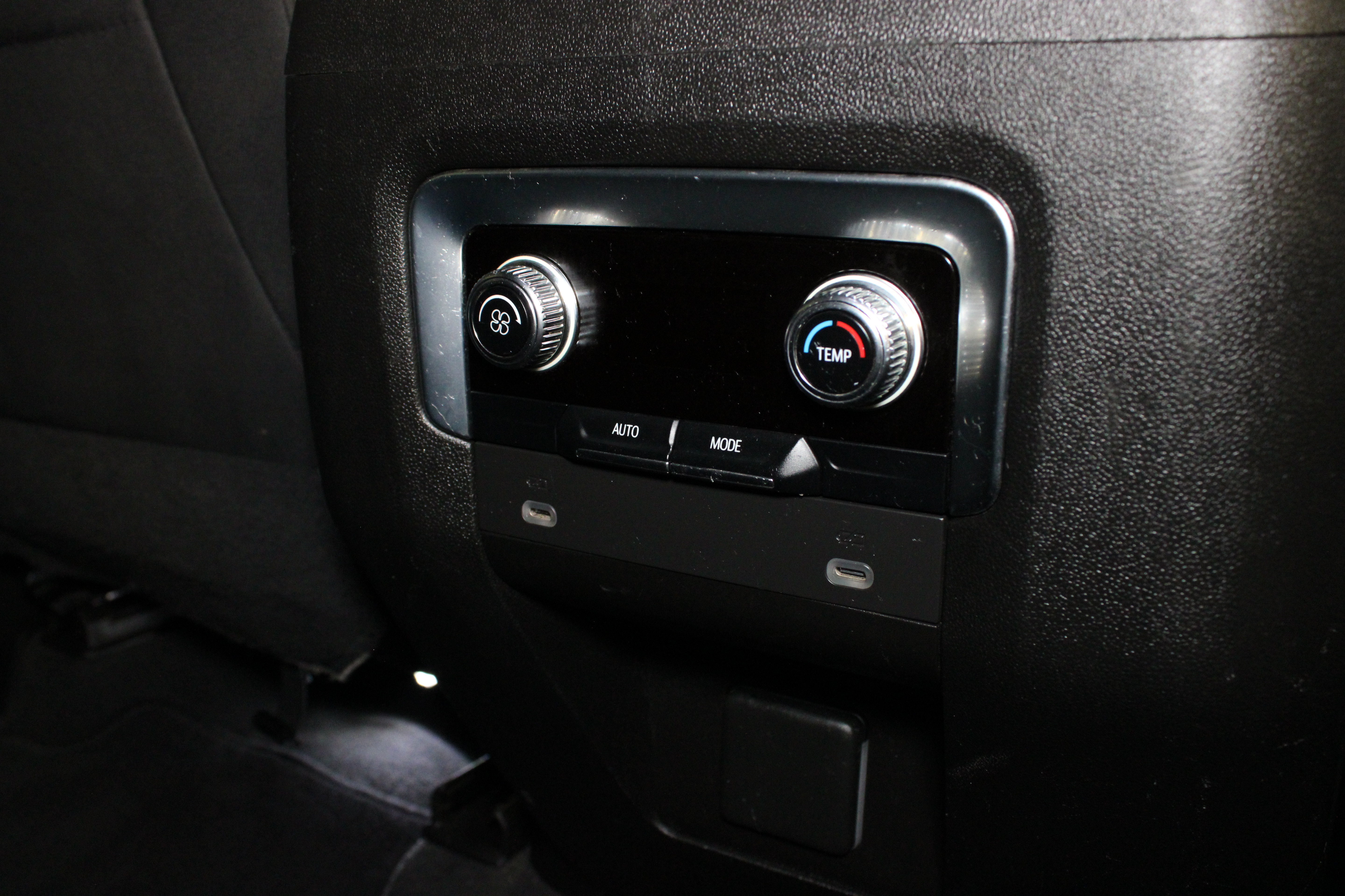 Used 2023 GMC Yukon SLE AWD/4WD image 18