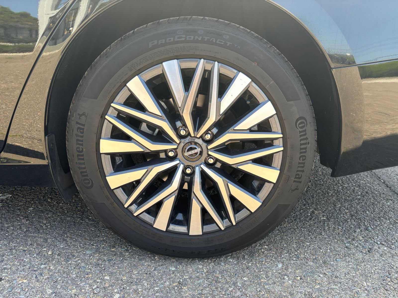 Used 2025 Nissan Altima 2.5 SV FWD image 30