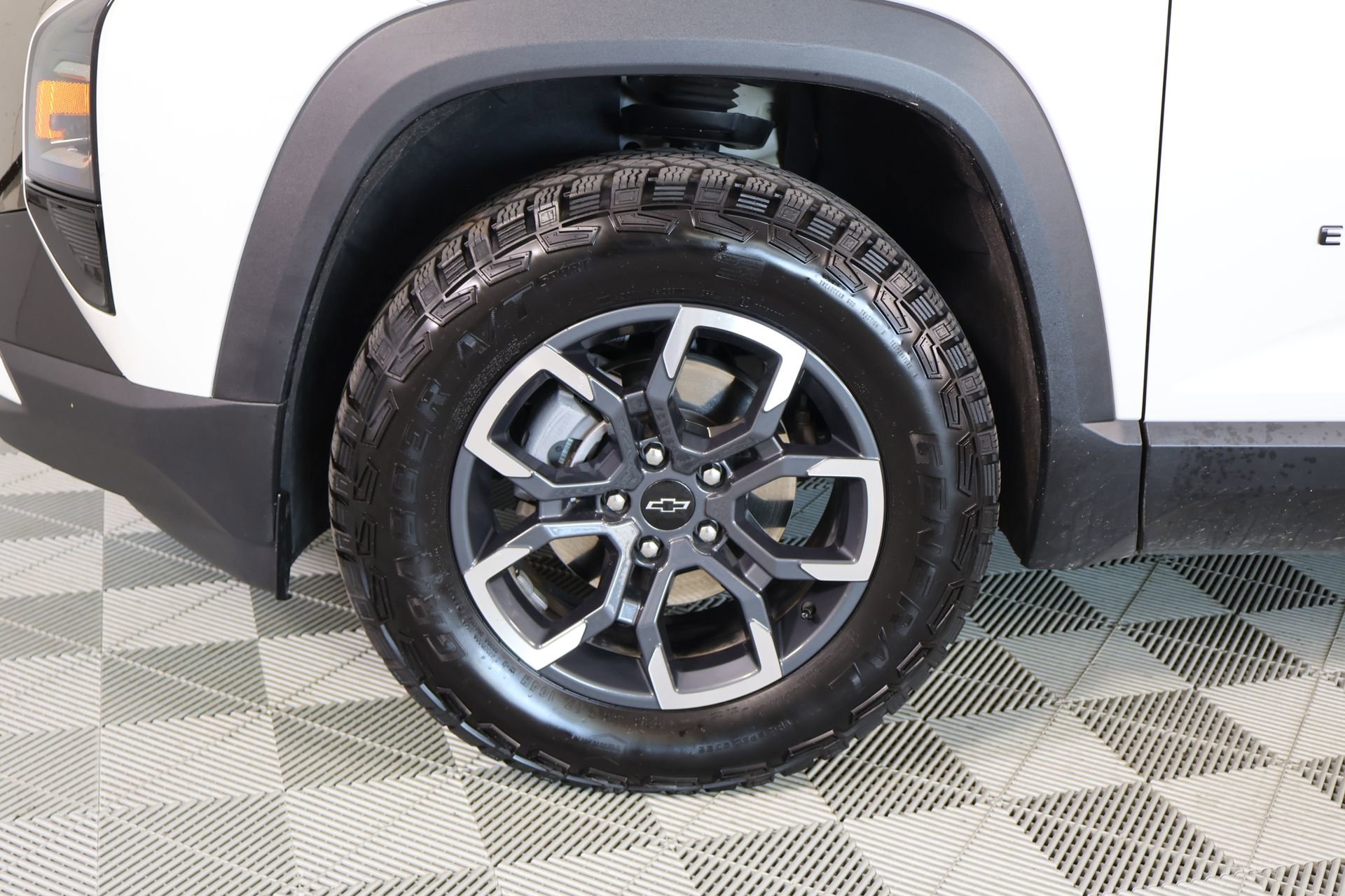 Used 2025 Chevrolet Equinox ACTIV FWD image 16