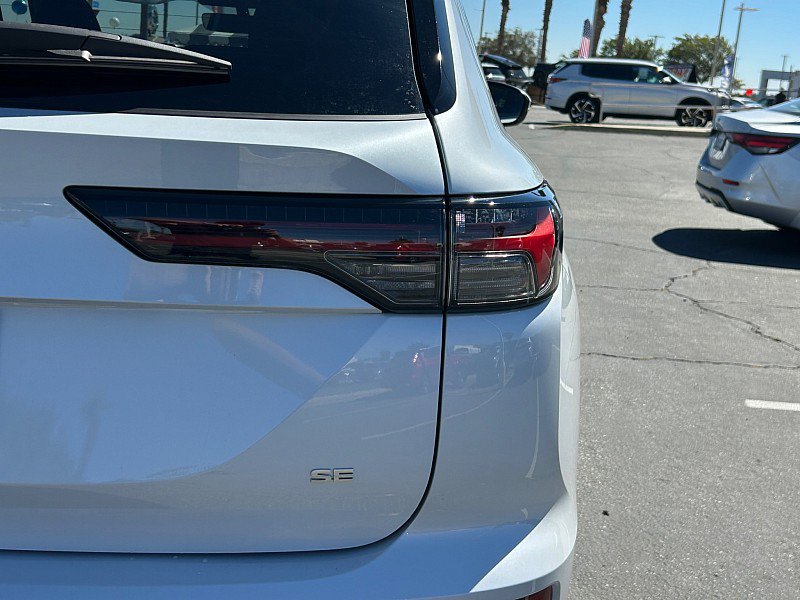 New 2026 Mitsubishi Outlander SE FWD image 13