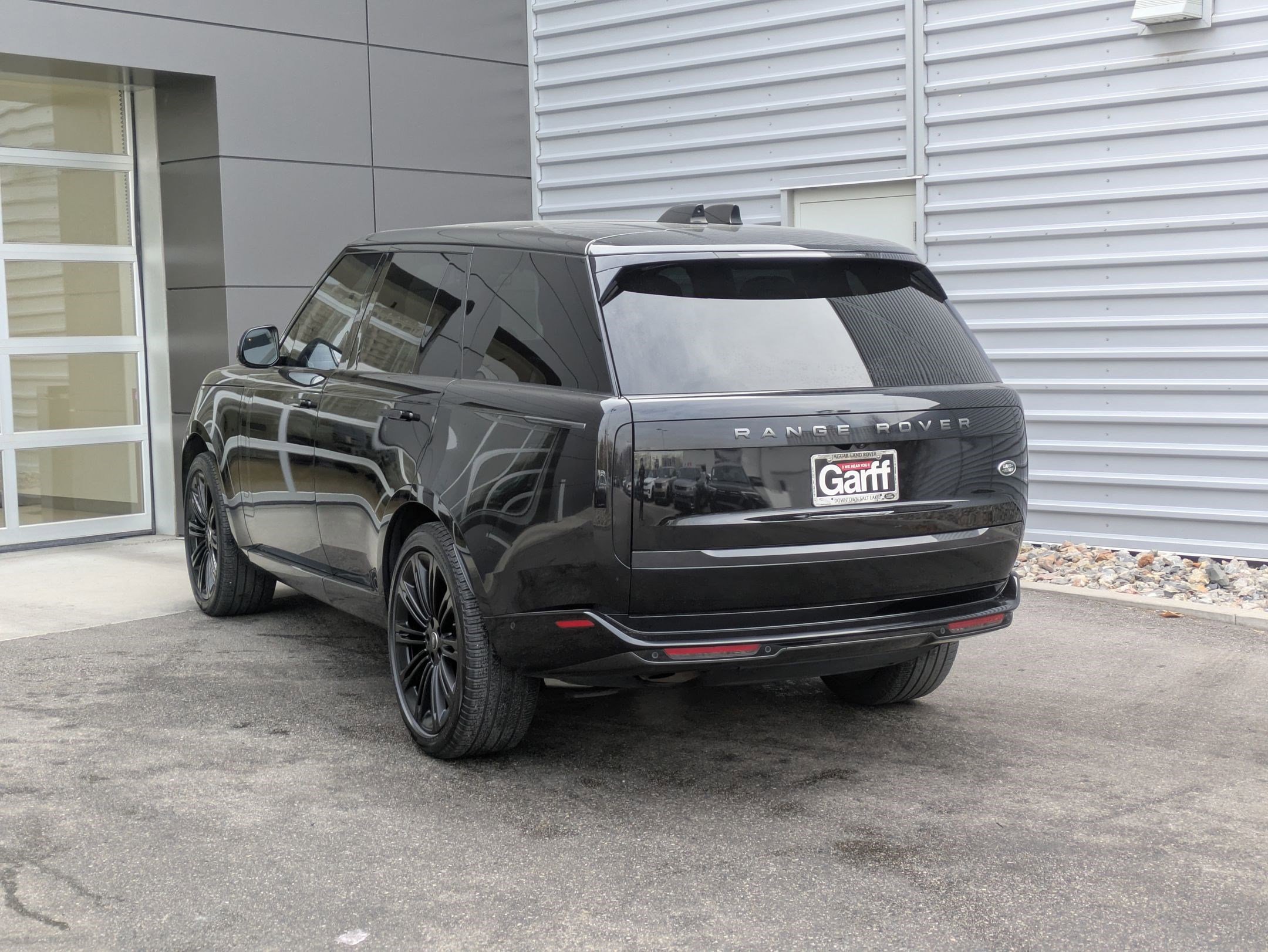 Used 2023 Land Rover Range Rover SE image 3