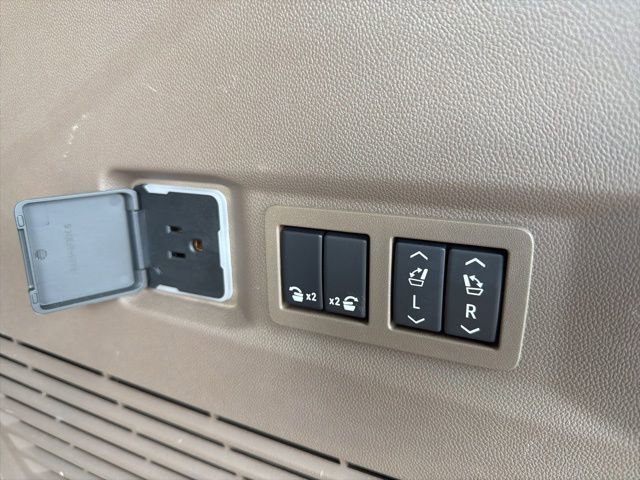 Used 2024 GMC Yukon Denali AWD/4WD image 40