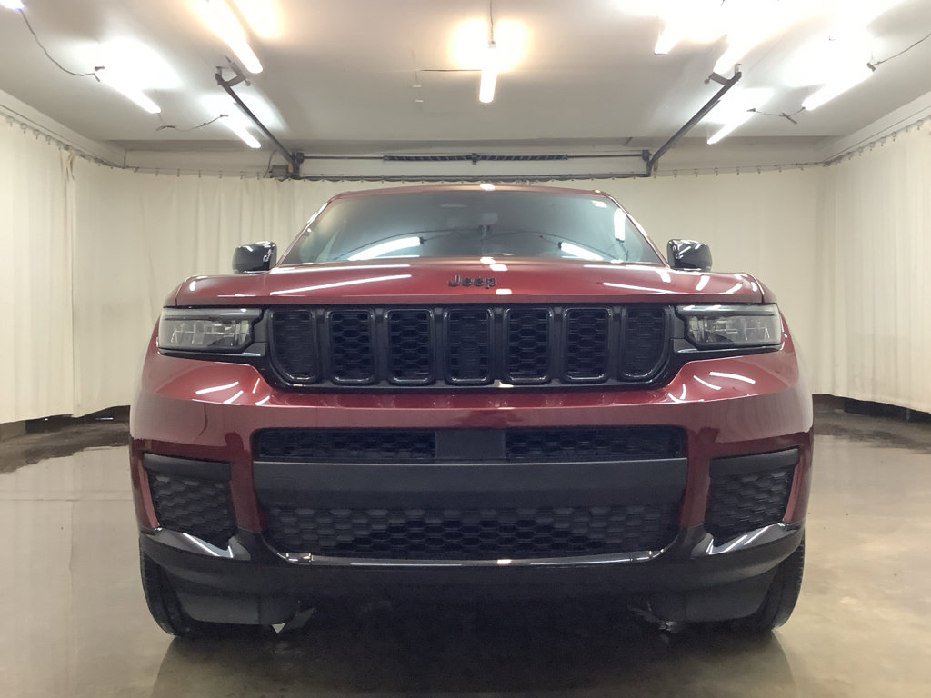 Used 2023 Jeep Grand Cherokee L Laredo AWD/4WD image 11