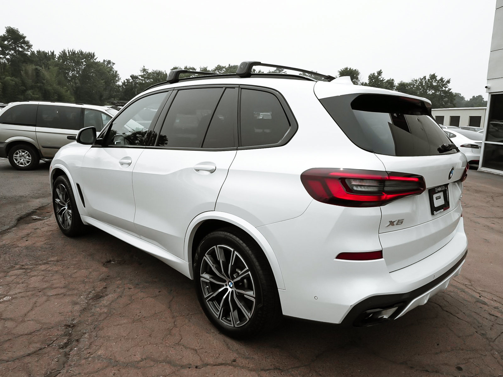 Used 2022 BMW X5 xDrive40i w/ M Sport Package AWD/4WD image 4