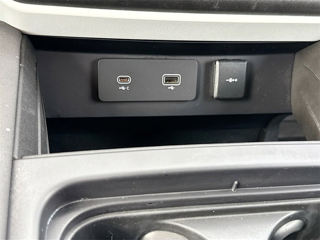 Used 2023 Land Rover Defender 90 SE image 18