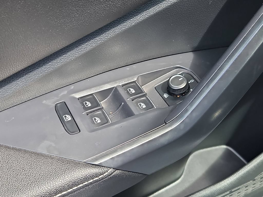 Used 2024 Volkswagen Jetta SE FWD image 11