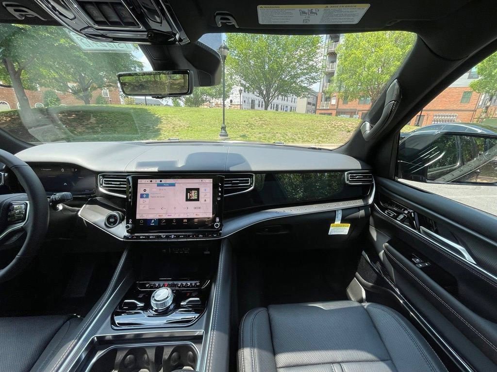 New 2026 Jeep Grand Wagoneer Summit w/ Premium Group III AWD/4WD image 18