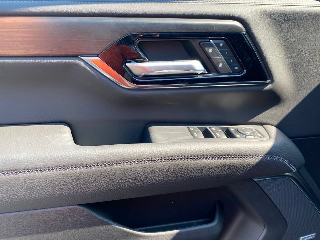 New 2026 GMC Yukon Denali w/ Advanced Technology Package AWD/4WD image 17