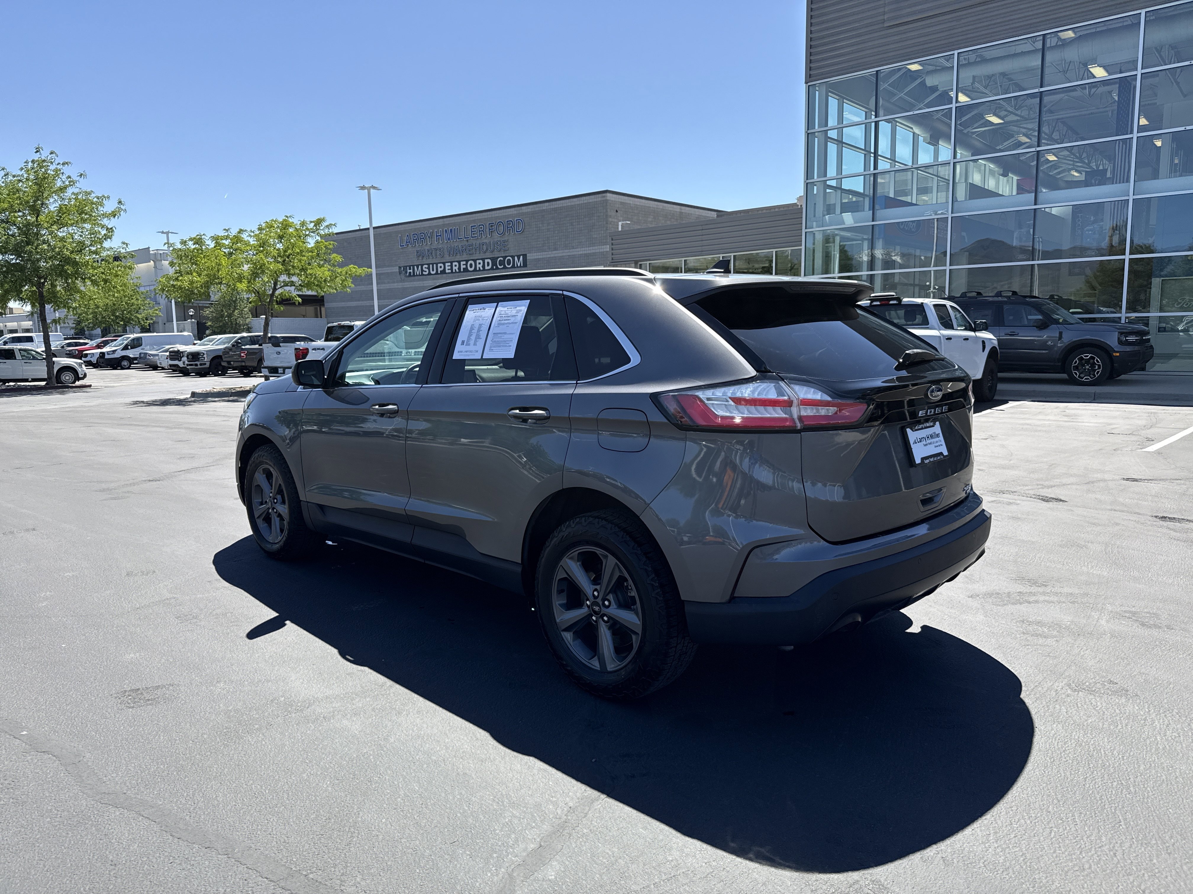 Used 2022 Ford Edge SEL w/ Sport Appearance Package AWD/4WD image 3