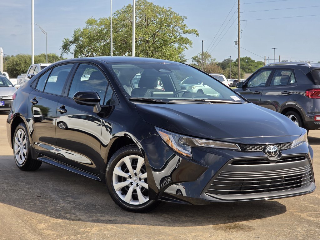 Used 2026 Toyota Corolla LE FWD image 2