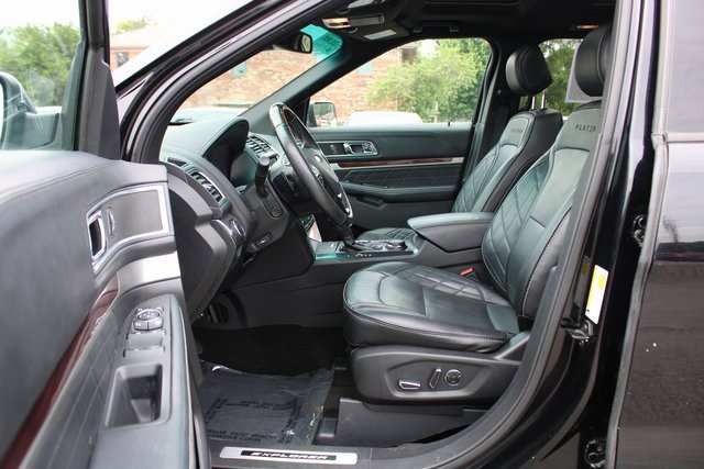 Used 2017 Ford Explorer Platinum image 12