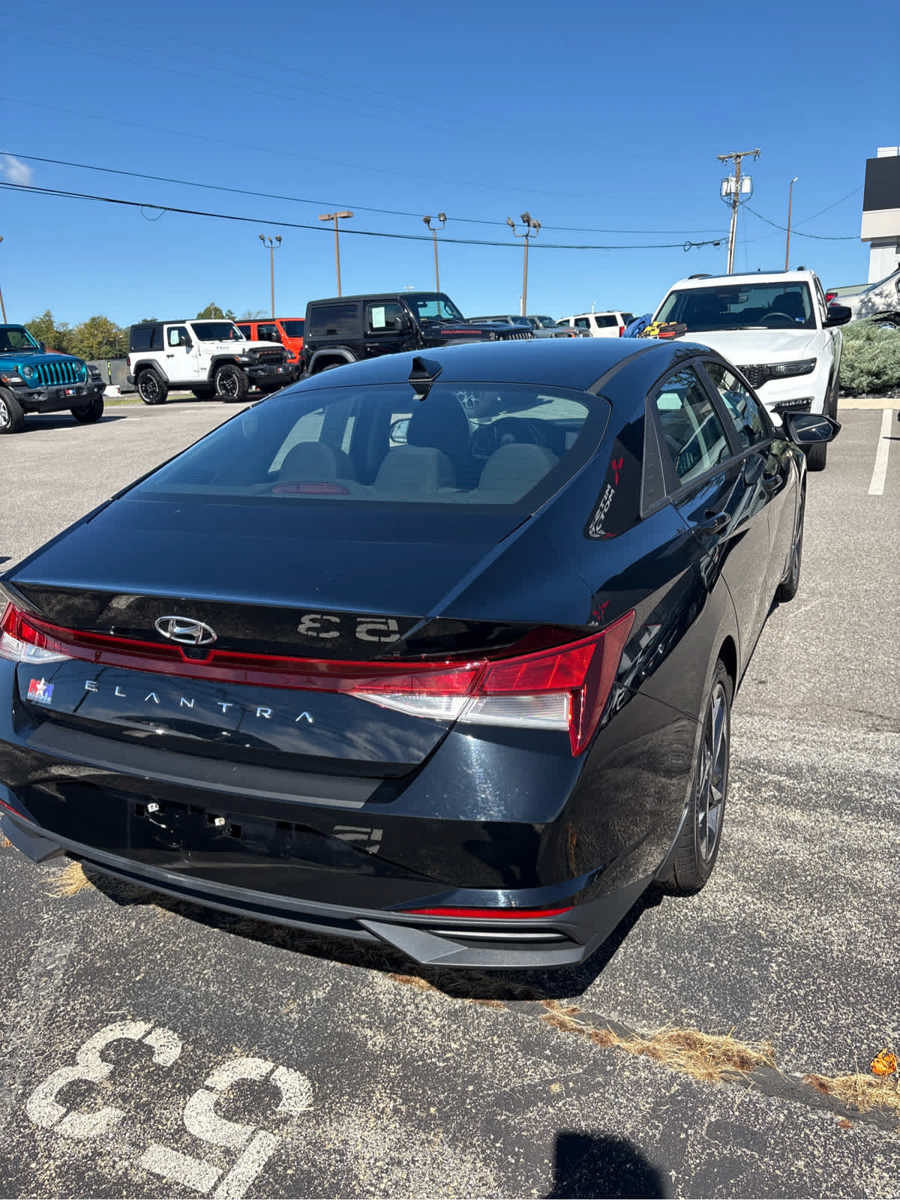 Used 2023 Hyundai Elantra SEL w/ Convenience Package FWD image 21