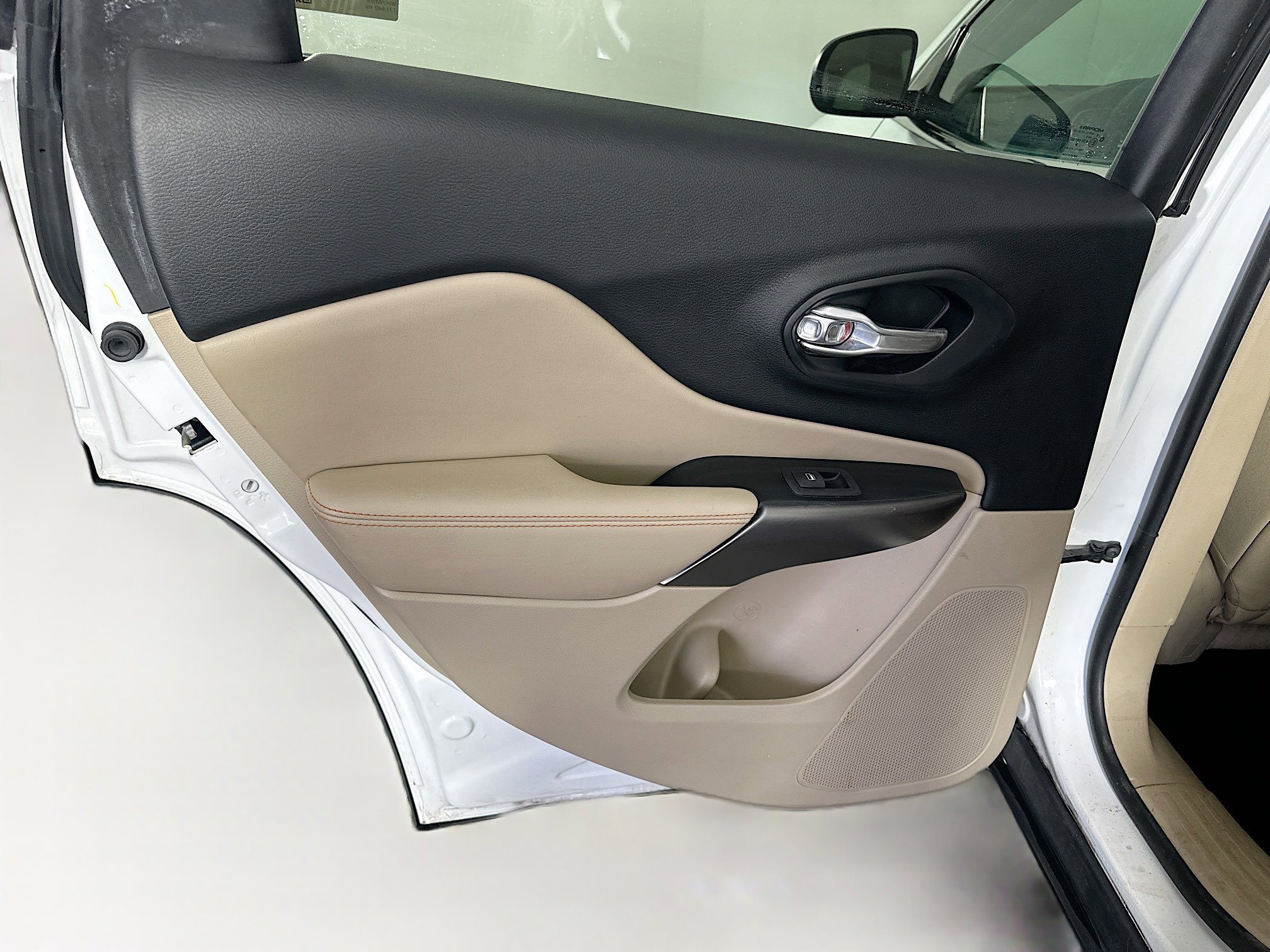 Used 2019 Jeep Cherokee Latitude w/ Popular Appearance Group image 24