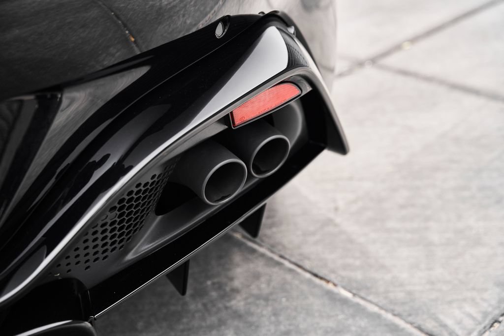 Used 2023 Aston Martin V8 Vantage Coupe RWD image 12