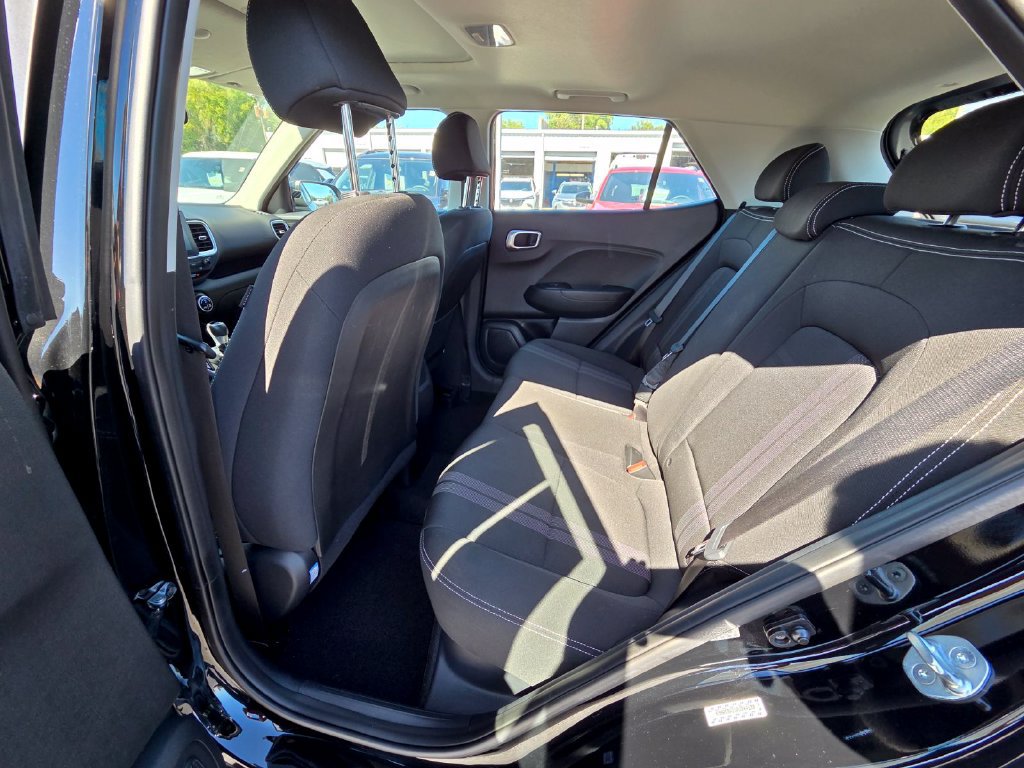 Used 2023 Hyundai Venue SEL FWD image 27