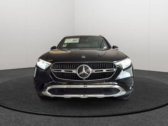 Used 2025 Mercedes-Benz GLC 300 4MATIC image 2