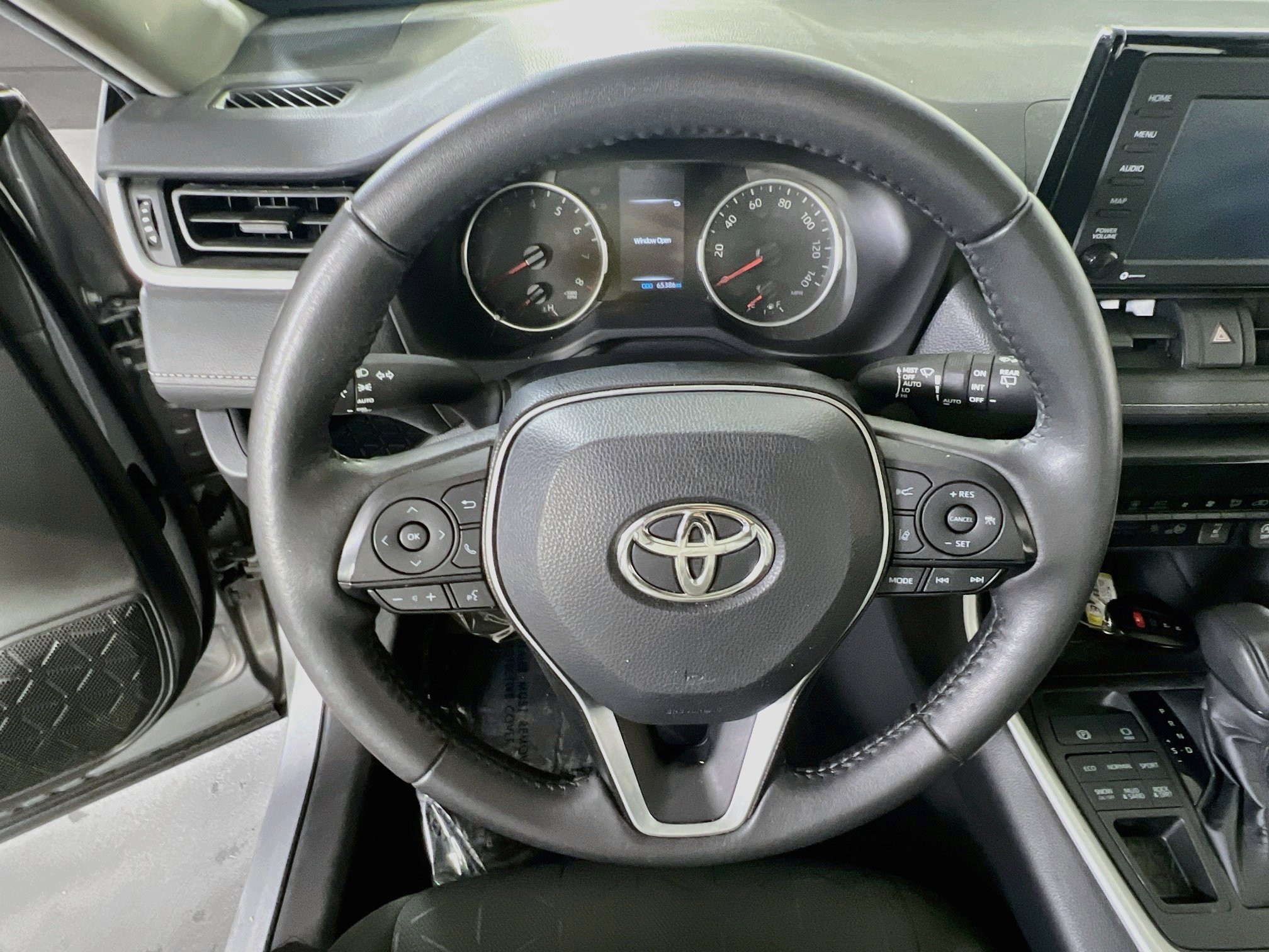 Used 2022 Toyota RAV4 XLE w/ Convenience Package AWD/4WD image 11