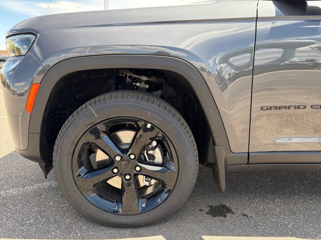 New 2026 Jeep Grand Cherokee L Limited w/ Limited Altitude Package AWD/4WD image 10