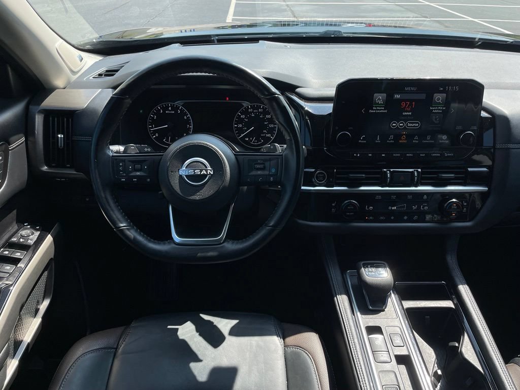 Used 2023 Nissan Pathfinder Platinum FWD image 11