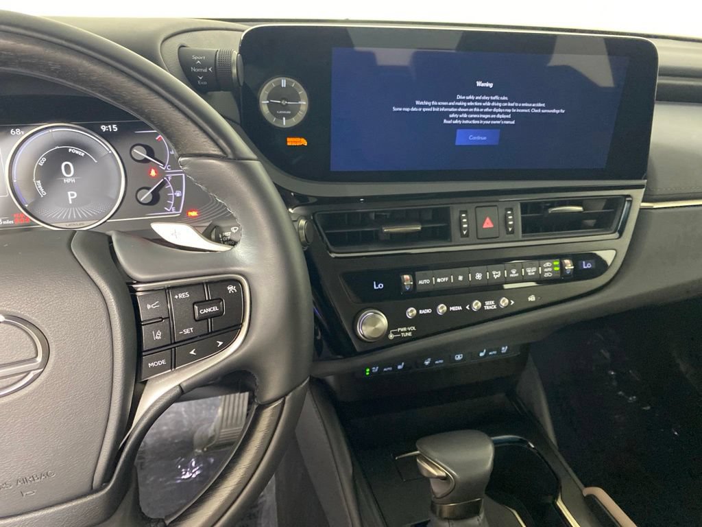 Used 2025 Lexus ES 300h Ultra Luxury FWD image 16
