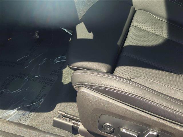 Used 2025 BMW 330i xDrive Sedan w/ Convenience Package image 4