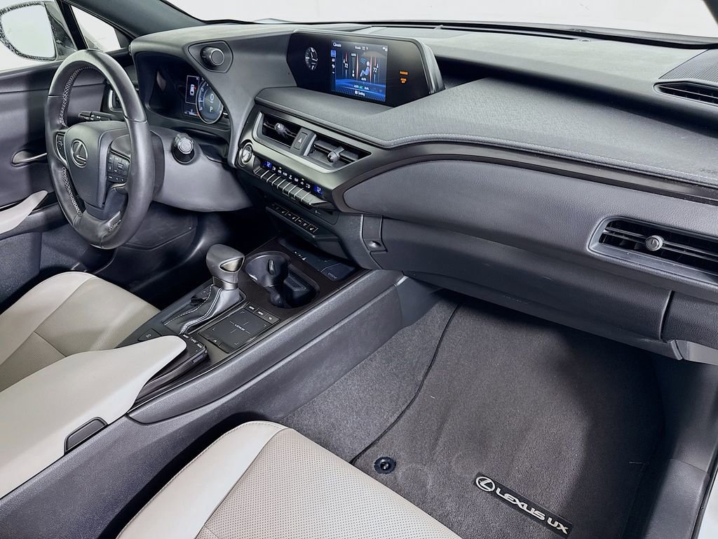 Certified 2022 Lexus UX 200 w/ Premium Package image 29