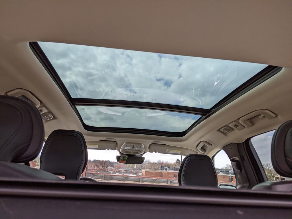 Certified 2023 Volvo XC60 B5 Plus w/ Climate Package image 13