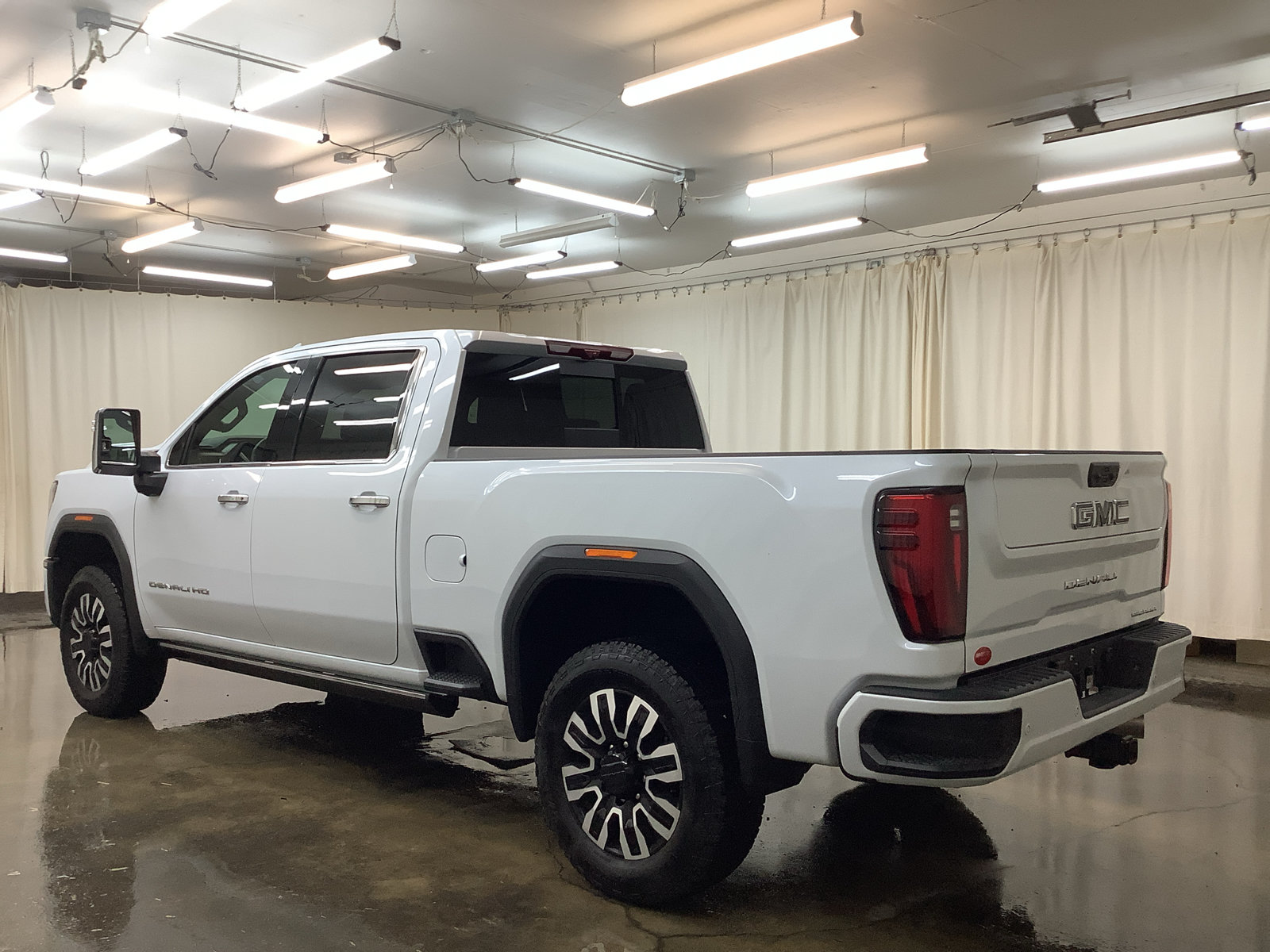 Used 2026 GMC Sierra 2500 Denali Ultimate AWD/4WD image 8