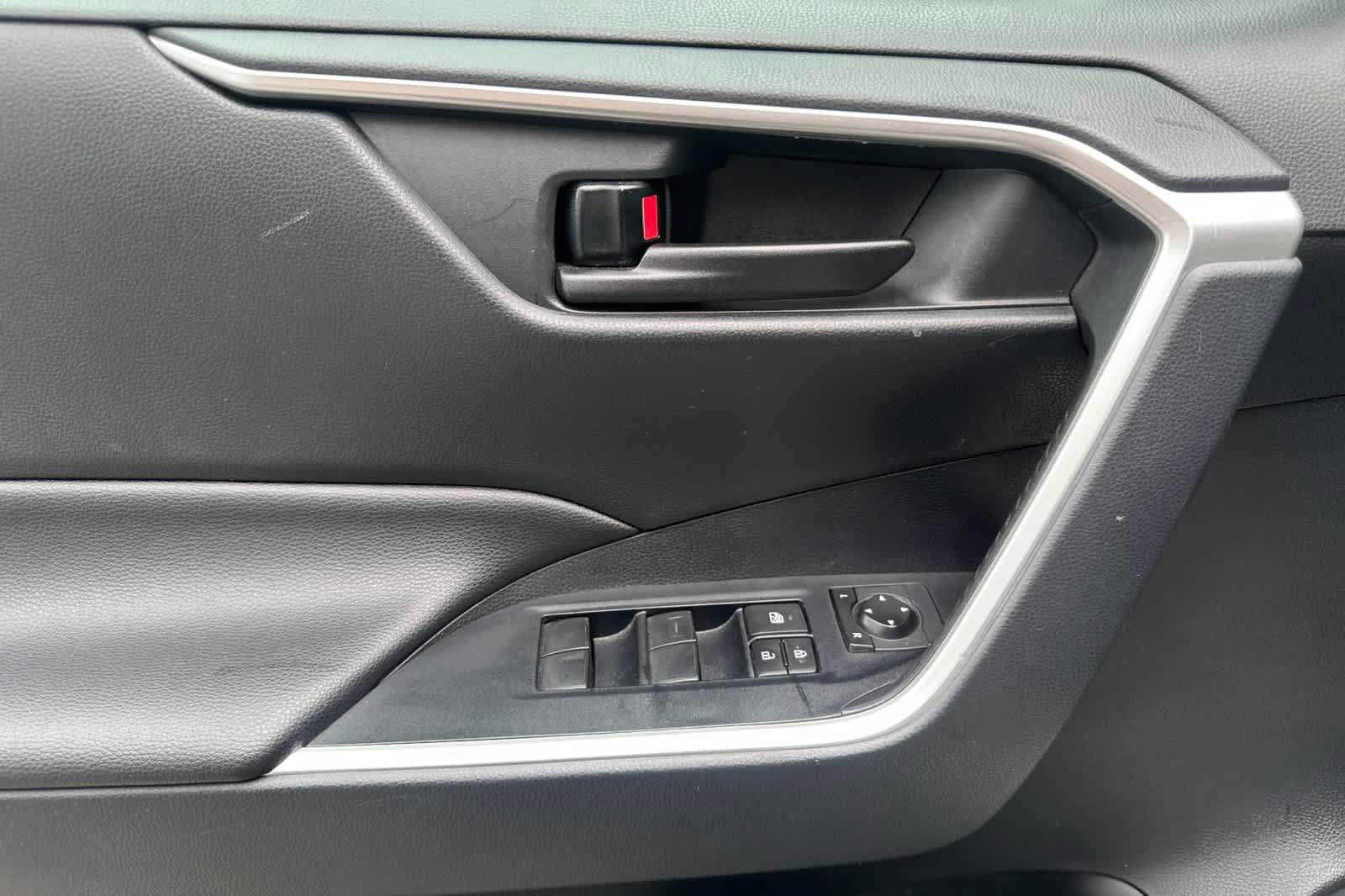 Used 2019 Toyota RAV4 LE w/ Carpet Mat Package FWD image 12