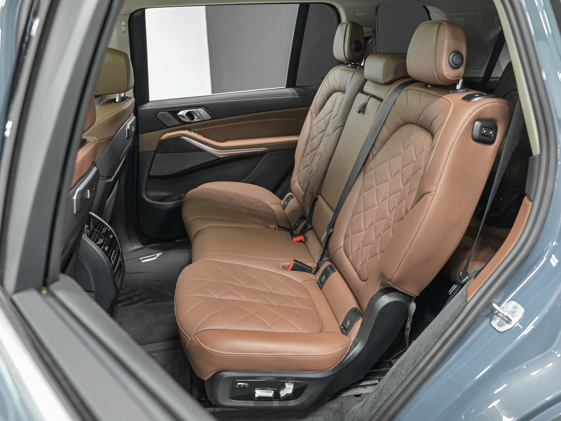 Used 2023 BMW X7 xDrive40i w/ Premium Package AWD/4WD image 28