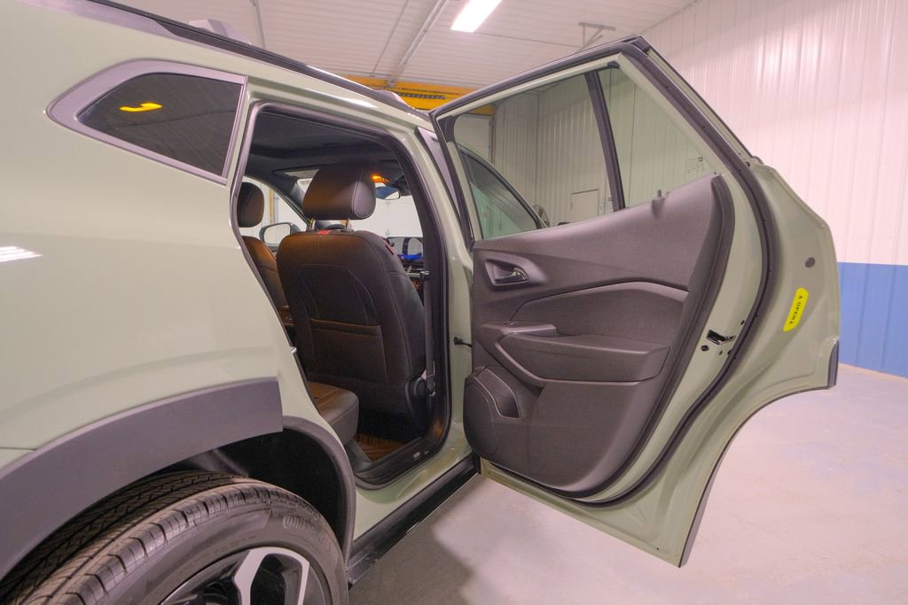 Used 2024 Chevrolet Trax RS w/ Sunroof Package image 19