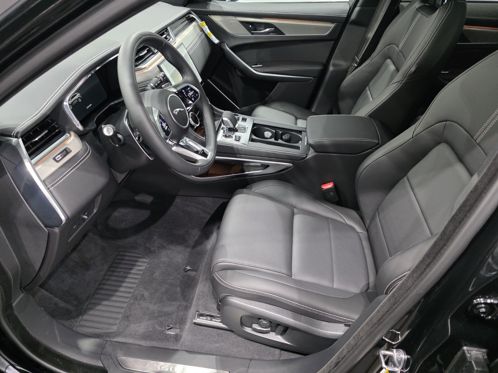 New 2026 Jaguar F-PACE R-Dynamic S AWD/4WD image 6