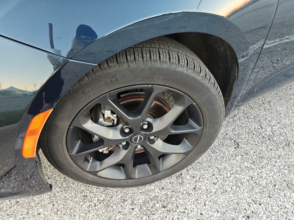 Used 2025 Chrysler Pacifica Limited FWD image 2
