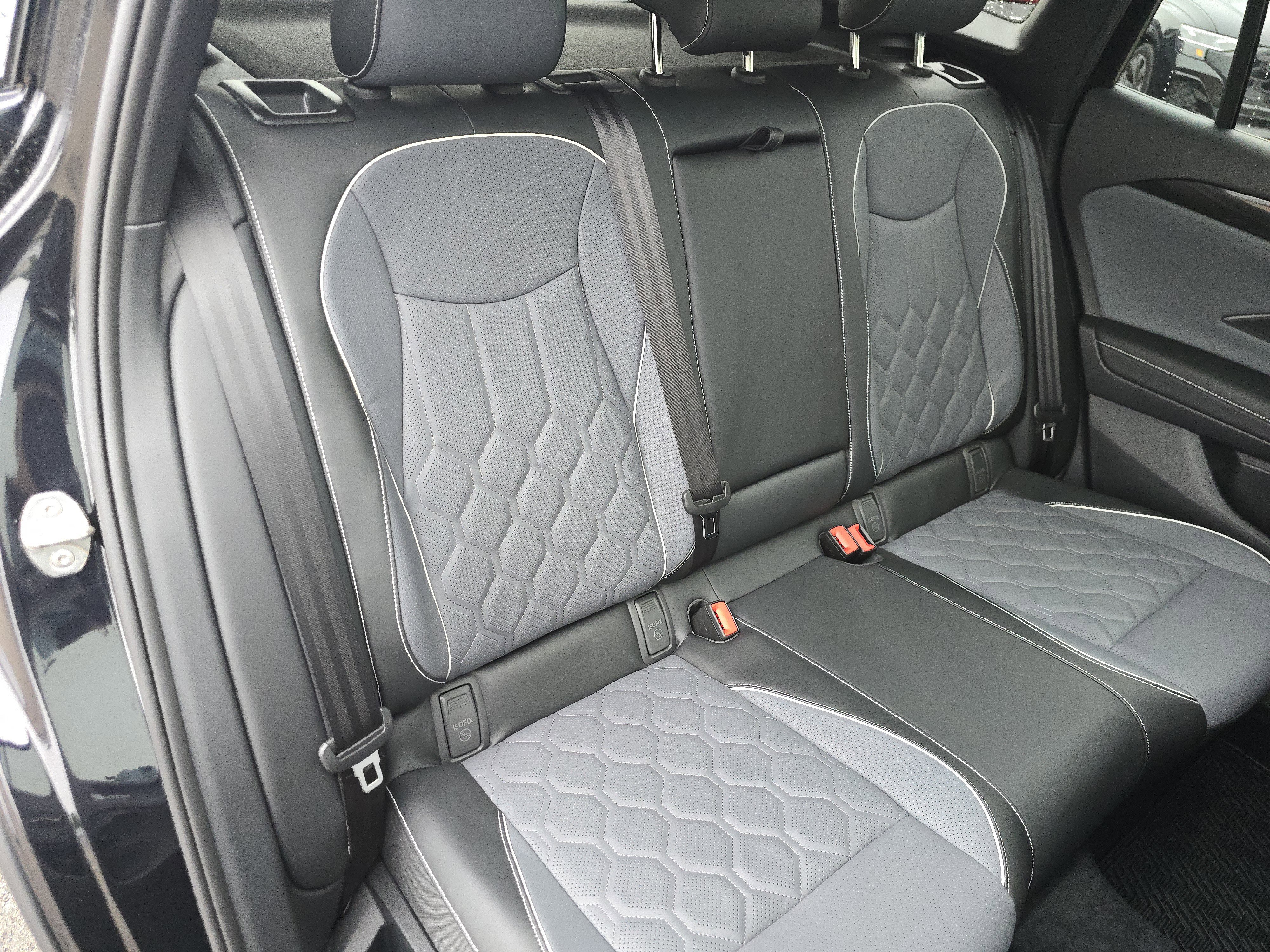 New 2026 Volkswagen Tiguan SEL R-Line AWD/4WD image 20