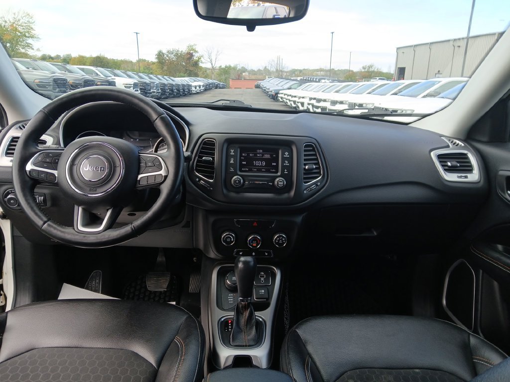 Used 2018 Jeep Compass Latitude w/ Cold Weather Group AWD/4WD image 14