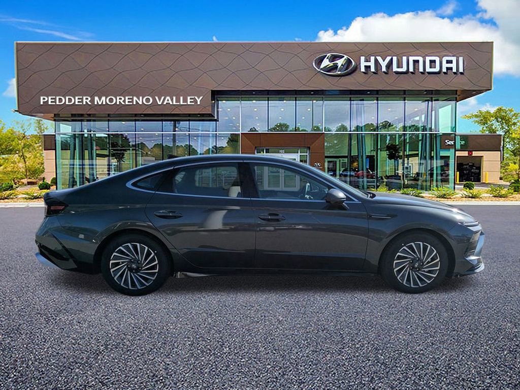 New 2025 Hyundai Sonata Limited image 7