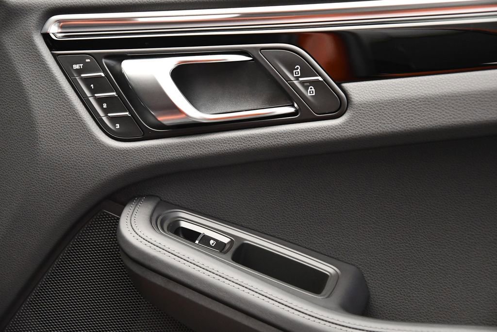 Used 2025 Porsche Macan Turbo image 46