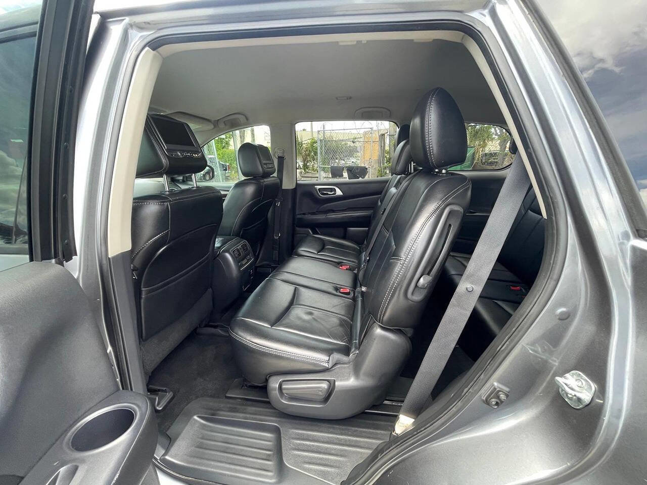 Used 2015 Nissan Pathfinder SL w/ Cargo Package image 19