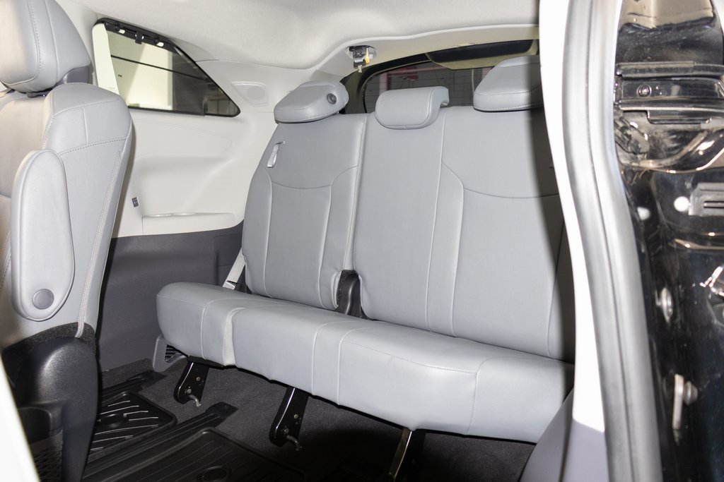 Used 2024 Toyota Sienna Limited image 20