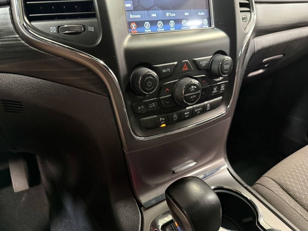 Used 2019 Jeep Grand Cherokee Laredo AWD/4WD image 81