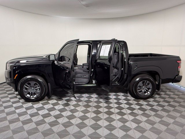 Used 2025 Nissan Frontier SV RWD image 5