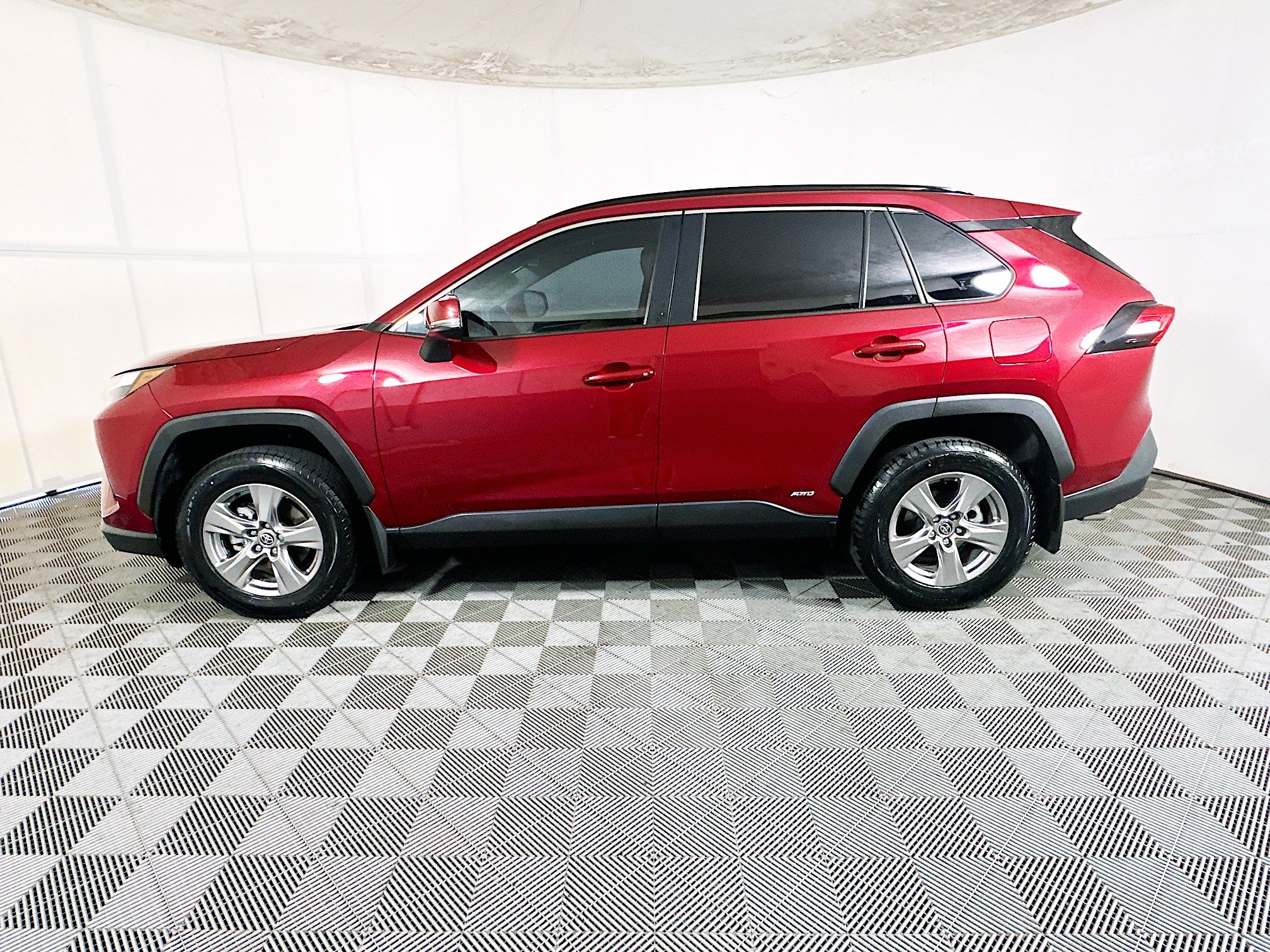Used 2025 Toyota RAV4 LE AWD/4WD image 6