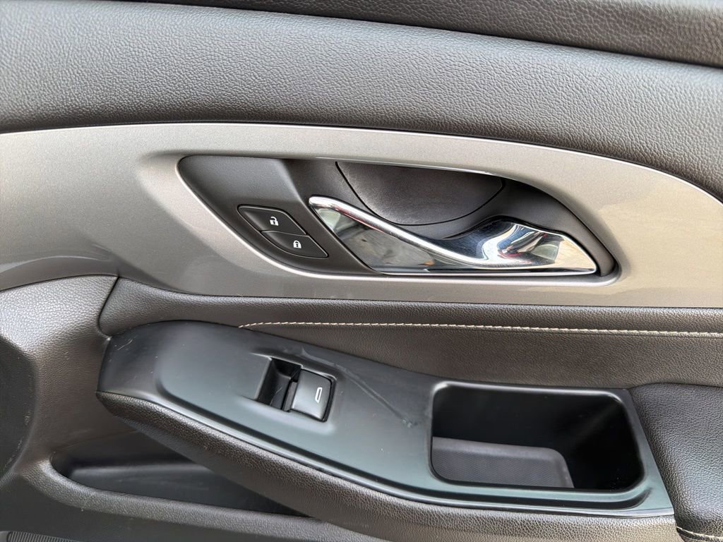 Used 2023 Chevrolet Traverse LT image 44