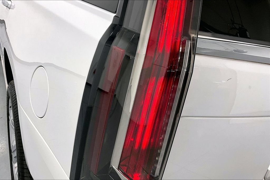 Used 2018 Cadillac Escalade Platinum AWD/4WD image 38