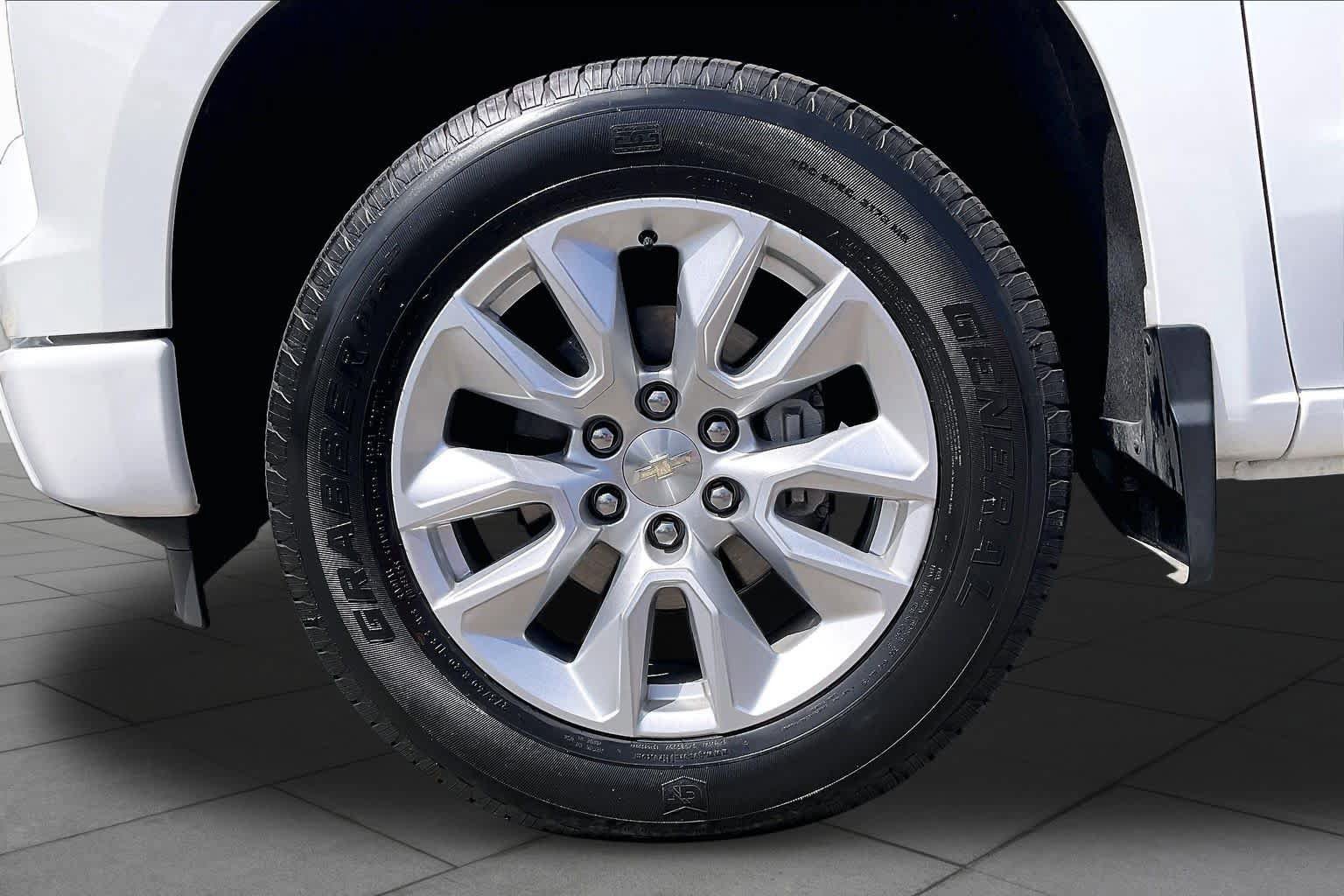 Used 2024 Chevrolet Silverado 1500 Custom RWD image 10