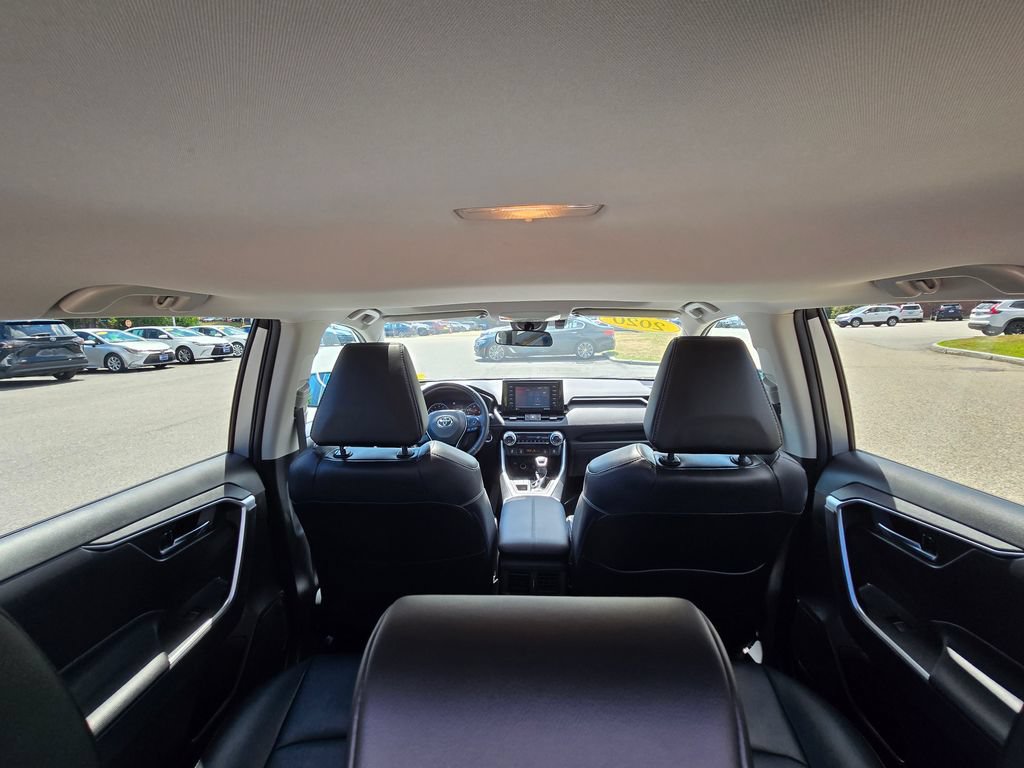 Used 2020 Toyota RAV4 XLE Premium AWD/4WD image 32