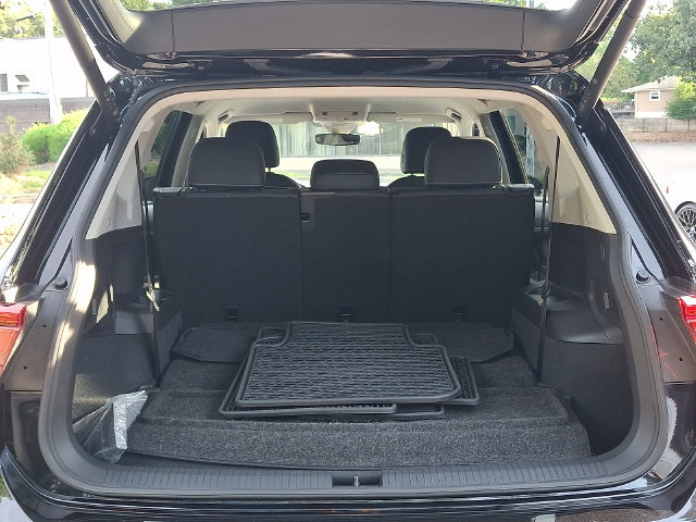 Certified 2023 Volkswagen Tiguan SE FWD image 29