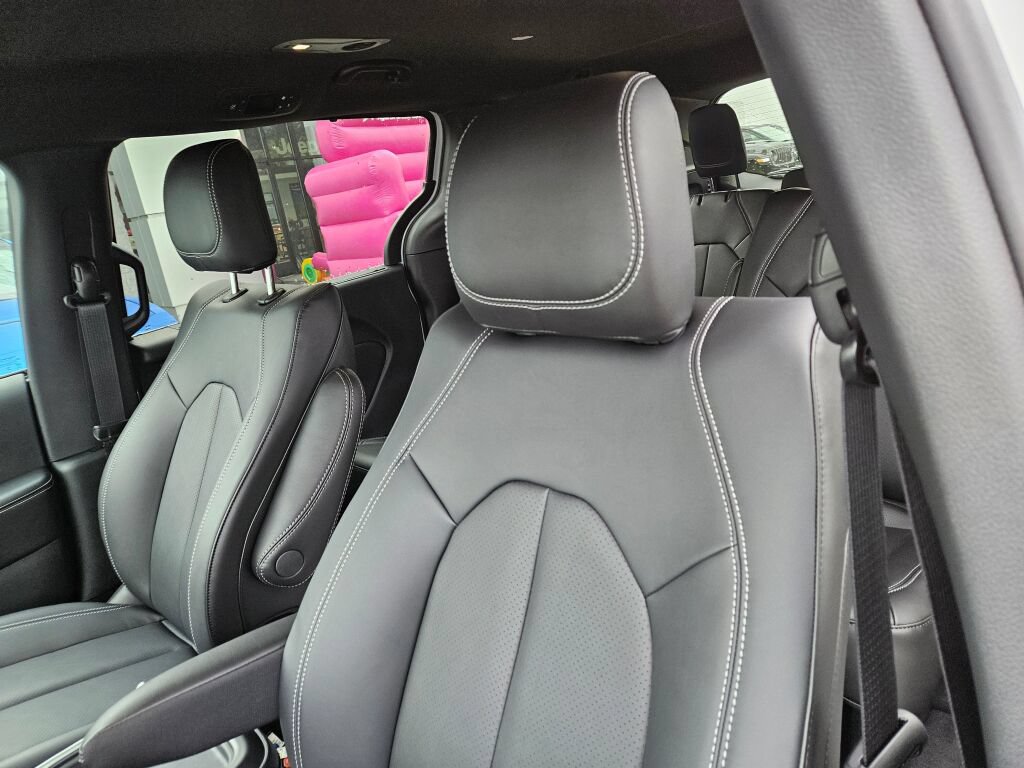 New 2027 Chrysler Pacifica LX FWD image 16