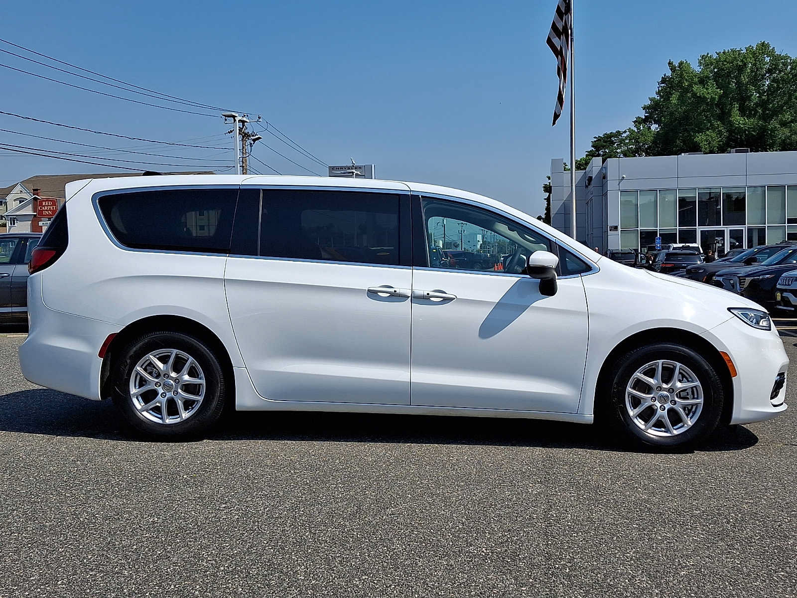 Certified 2023 Chrysler Pacifica Touring-L FWD image 7