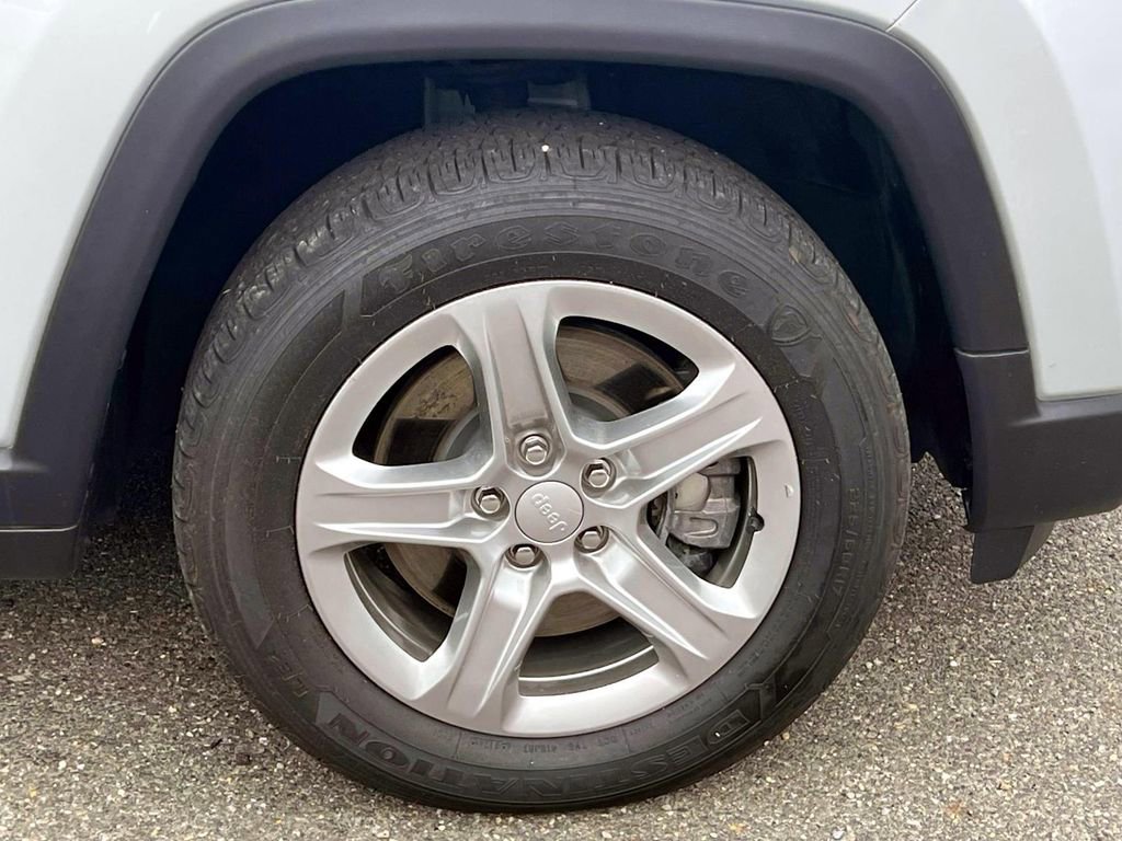 Used 2024 Jeep Compass Latitude AWD/4WD image 12